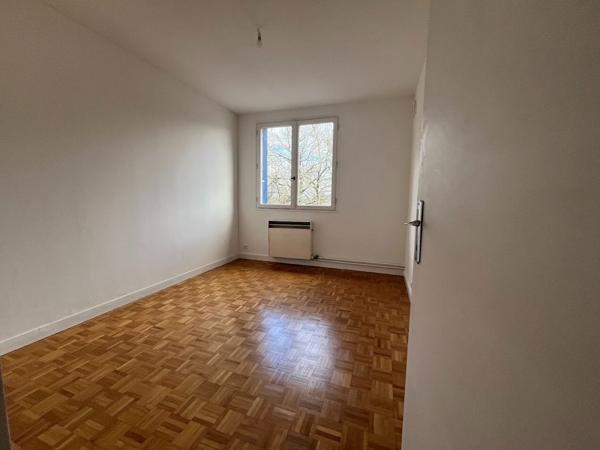 NANTES- Dernier étage appartement de Type 2 de 45 m2 parking et cave,  
Nantes 44300