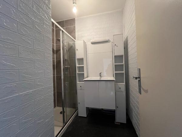 NANTES- Dernier étage appartement de Type 2 de 45 m2 parking et cave,  
Nantes 44300