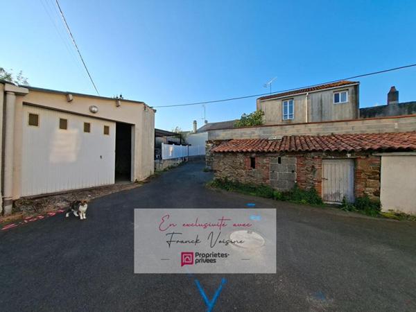 A VENDRE en Exclusivité aux Herbiers, Maison de centre-ville avec 2 chambres et 1 studio