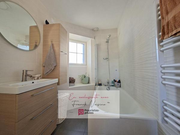 A VENDRE en Exclusivité aux Herbiers, Maison de centre-ville avec 2 chambres et 1 studio
