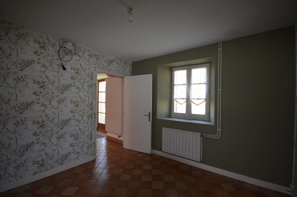 Proche de MONTMIRAIL (51) à vendre charmante longère de 240 m2