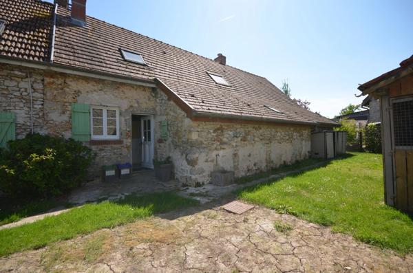 Proche de MONTMIRAIL (51) à vendre charmante longère de 240 m2