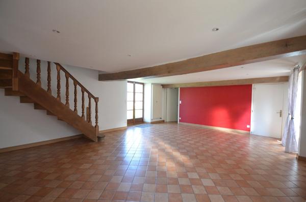Proche de MONTMIRAIL (51) à vendre charmante longère de 240 m2