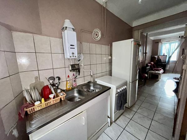 Marseille (13002) APPARTEMENT DEUX PIECES TRAVERSANT - LOUÉ 8% DE RENDEMENT LOCATIF - SECTEUR PLACE MARCEAU