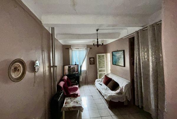 Marseille (13002) APPARTEMENT DEUX PIECES TRAVERSANT - LOUÉ 8% DE RENDEMENT LOCATIF - SECTEUR PLACE MARCEAU