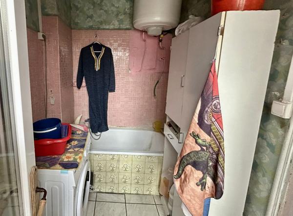 Marseille (13002) APPARTEMENT DEUX PIECES TRAVERSANT - LOUÉ 8% DE RENDEMENT LOCATIF - SECTEUR PLACE MARCEAU