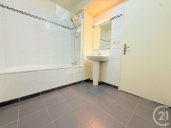 Appartement F2 à vendre  2 pièces - 56,80 m2 ST OUEN - 93