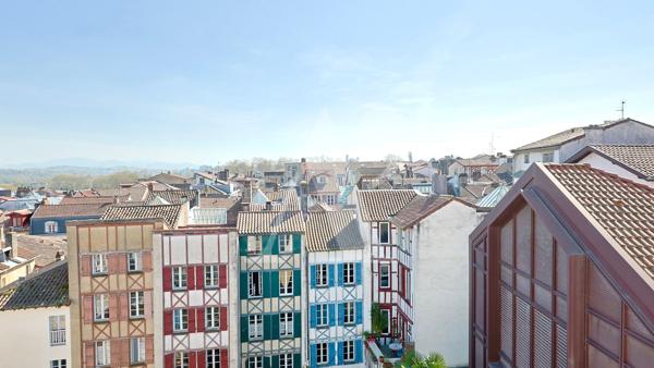 SOUS OFFRE - Architecture suspendue - 1800/2022 - Vue spectaculaire - Bayonne