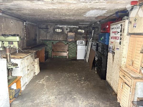 Un duplex en copropriété d'une surface de 78 m² habitable avec véranda, cour, terrasse et garage.