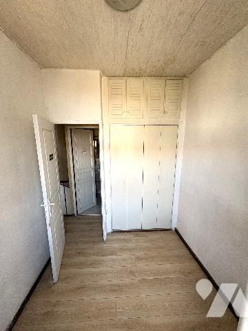 Un duplex en copropriété d'une surface de 78 m² habitable avec véranda, cour, terrasse et garage.