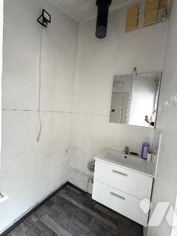 Un duplex en copropriété d'une surface de 78 m² habitable avec véranda, cour, terrasse et garage.