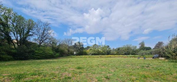 Puget-sur-Argens (83480) Terrain plat et viabilisé de 1055 m2