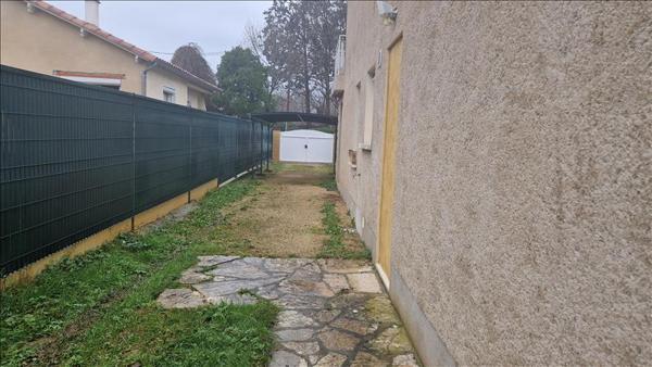 Appartement à louer 527 € CC PRAYSSAC 2 p 40 m² DPE D