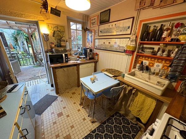 COUP DE COEUR : maison de bourg atypique. Gros potentiel & charme absolu