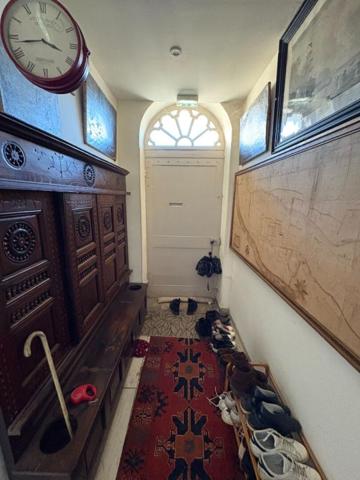 COUP DE COEUR : maison de bourg atypique. Gros potentiel & charme absolu