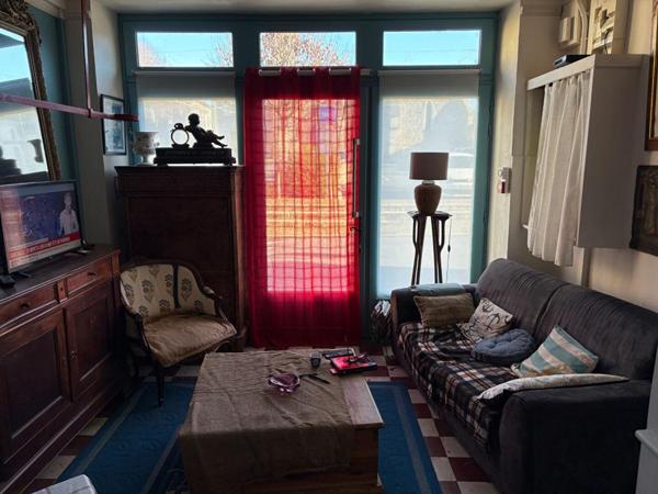 COUP DE COEUR : maison de bourg atypique. Gros potentiel & charme absolu