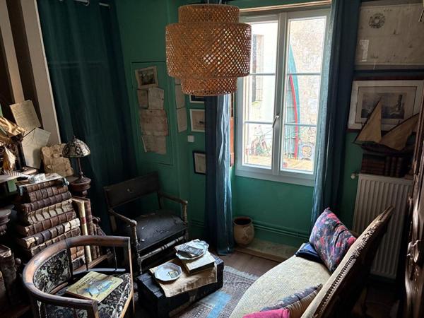 COUP DE COEUR : maison de bourg atypique. Gros potentiel & charme absolu