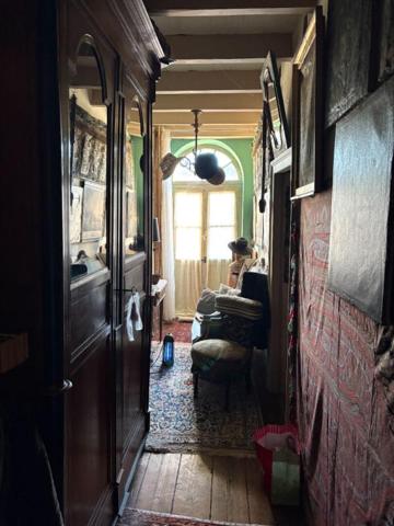 COUP DE COEUR : maison de bourg atypique. Gros potentiel & charme absolu