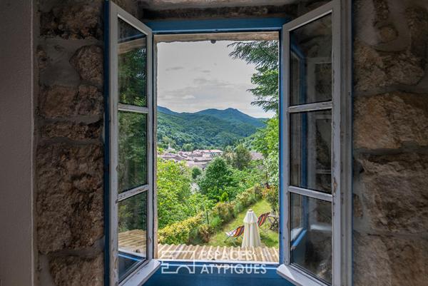 Charme et authenticité d’un ancien moulinage en pierre, avec gite, vue, ruisseau, source en Ardèche
