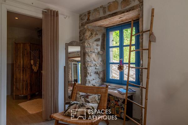 Charme et authenticité d’un ancien moulinage en pierre, avec gite, vue, ruisseau, source en Ardèche