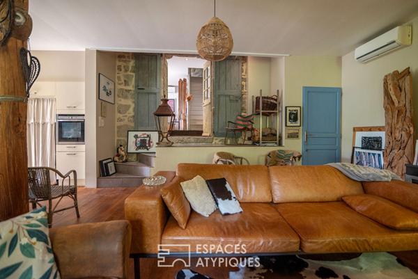Charme et authenticité d’un ancien moulinage en pierre, avec gite, vue, ruisseau, source en Ardèche