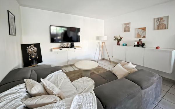 Appartement à vendre    2 pièces • 63 m2 Toulon