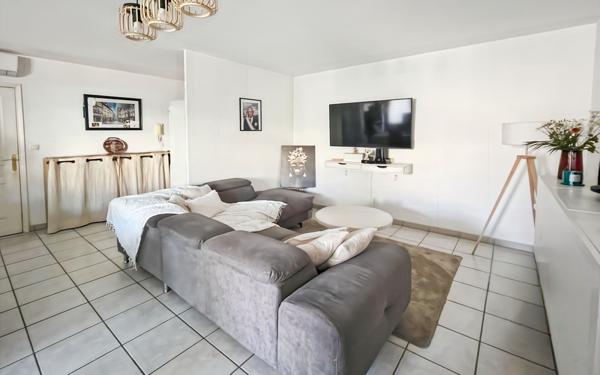 Appartement à vendre    2 pièces • 63 m2 Toulon