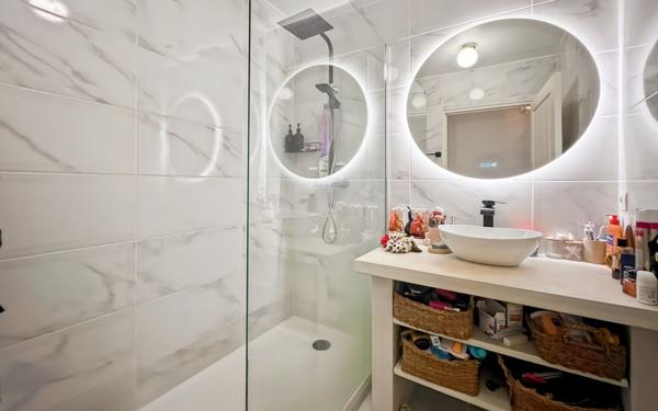 Appartement à vendre    2 pièces • 63 m2 Toulon