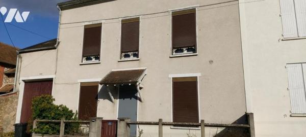 MAISON DE VILLE sise à SAINT PIERRE LES NEMOURS