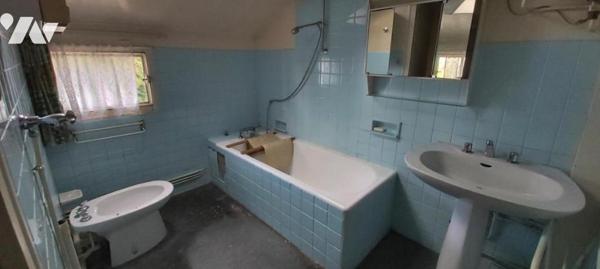 MAISON DE VILLE sise à SAINT PIERRE LES NEMOURS