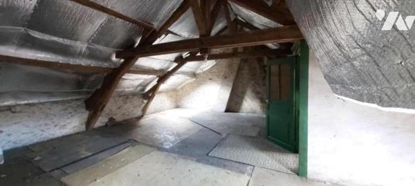 MAISON DE VILLE sise à SAINT PIERRE LES NEMOURS