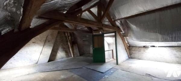 MAISON DE VILLE sise à SAINT PIERRE LES NEMOURS