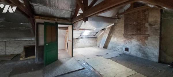 MAISON DE VILLE sise à SAINT PIERRE LES NEMOURS