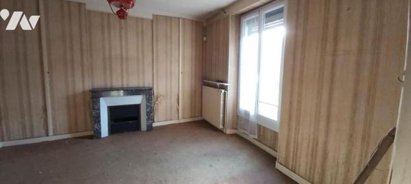 MAISON DE VILLE sise à SAINT PIERRE LES NEMOURS