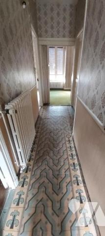 MAISON DE VILLE sise à SAINT PIERRE LES NEMOURS