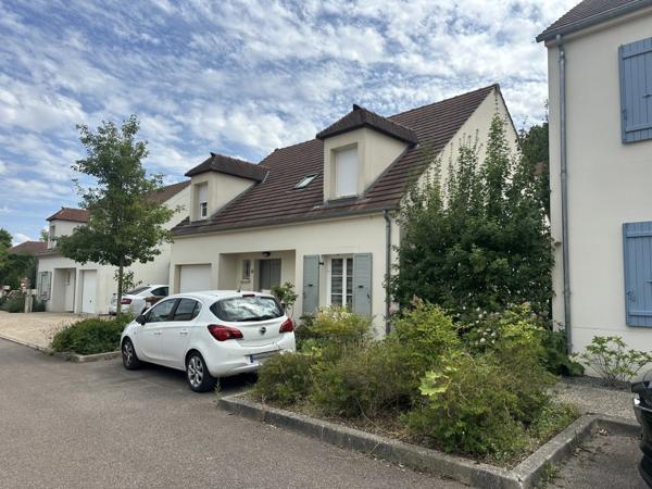 MAISON FAMILIALE - PARFAIT ÉTAT - CENTRE À PIED