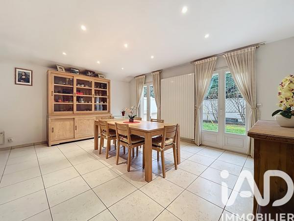 Maison à vendre 6 pièces 155,46 m² Chennevières-sur-Marne