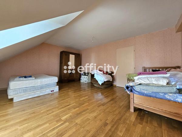 Maison 6 pièces - 275 m²