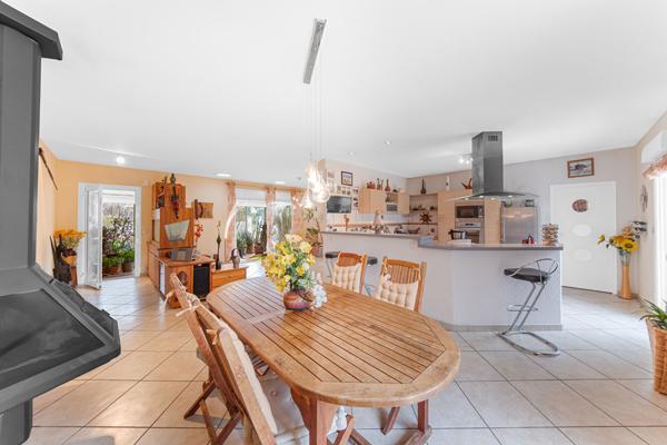 Côte chalonnaise , maison à Givry  de 170 m² avec 4 chambres