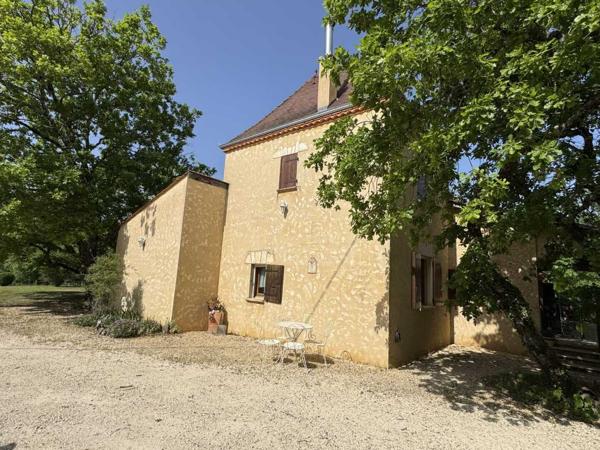 Maison contemporaine - Sarlat-la-caneda Maison contemporaine avec gîte et beau terrain au calme !