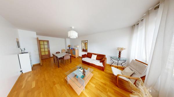 À louer Beau 4 pièces meublé de 83,50 m², 3 chambres, Loggia, Idéal famille ou colocation