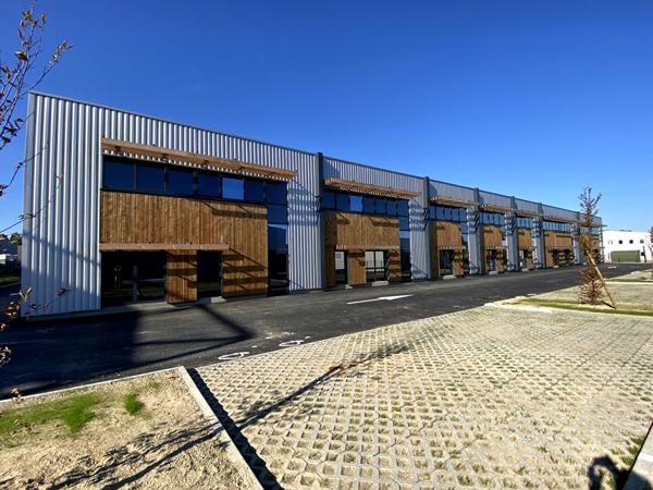 OPPORTUNITÉ RARE A VENDRE - Locaux d'activité neufs env 103 à 413 m² - Nord de Nantes