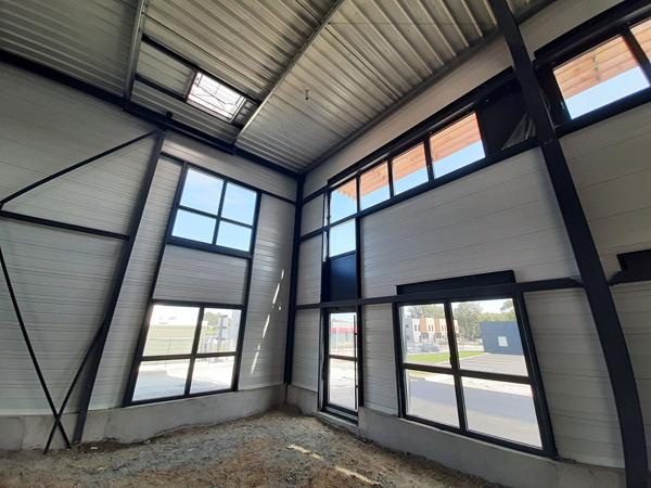 OPPORTUNITÉ RARE A VENDRE - Locaux d'activité neufs env 103 à 413 m² - Nord de Nantes