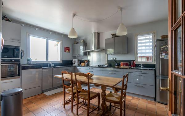 Maison à vendre    5 pièces •  Chennevières-sur-Marne