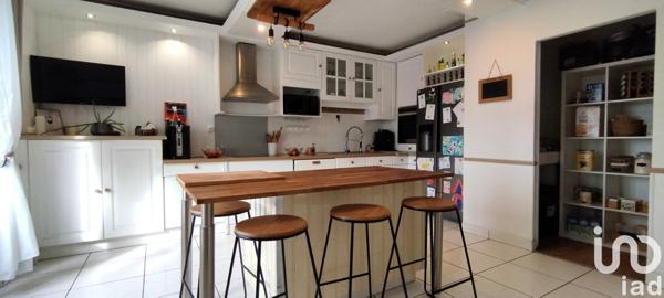 Maison 8 pièces de 273 m² à Pouzauges (85700)