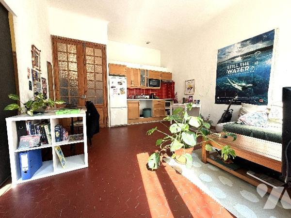 Un appartement T2 de 43 m² au 1er étage loué 640 €/mois hors charges, exposé Sud