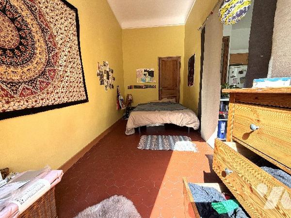 Un appartement T2 de 43 m² au 1er étage loué 640 €/mois hors charges, exposé Sud
