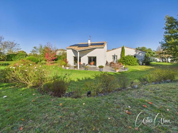 Maison à vendre 6 pièces de 172 m² avec piscine