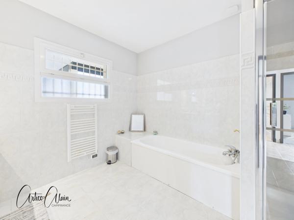 Maison à vendre 6 pièces de 172 m² avec piscine