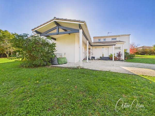 Maison à vendre 6 pièces de 172 m² avec piscine